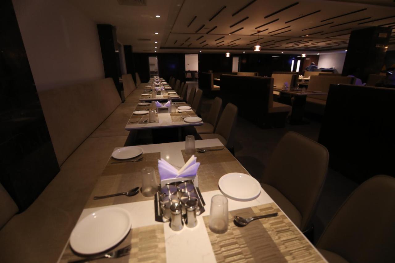Sri Sri Sri Hotel Khammam Εξωτερικό φωτογραφία