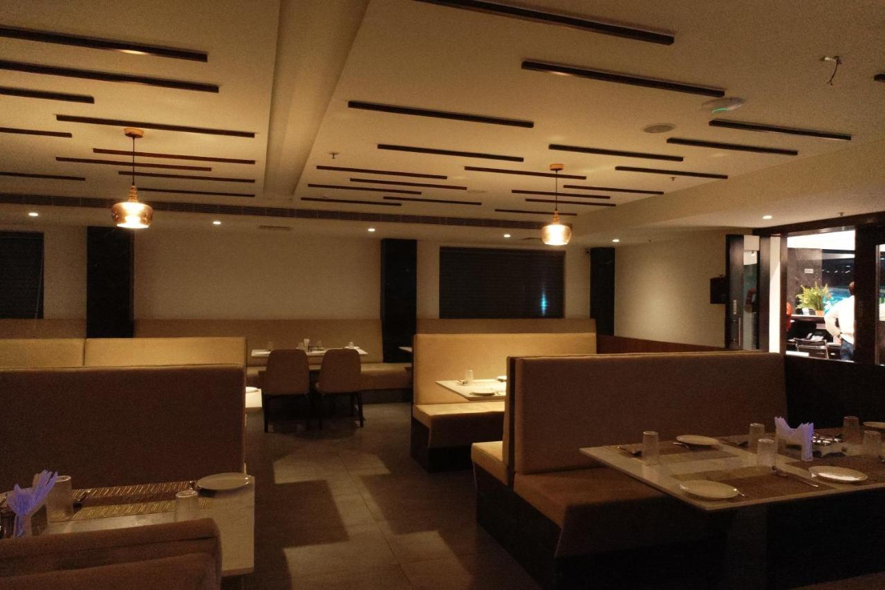 Sri Sri Sri Hotel Khammam Εξωτερικό φωτογραφία