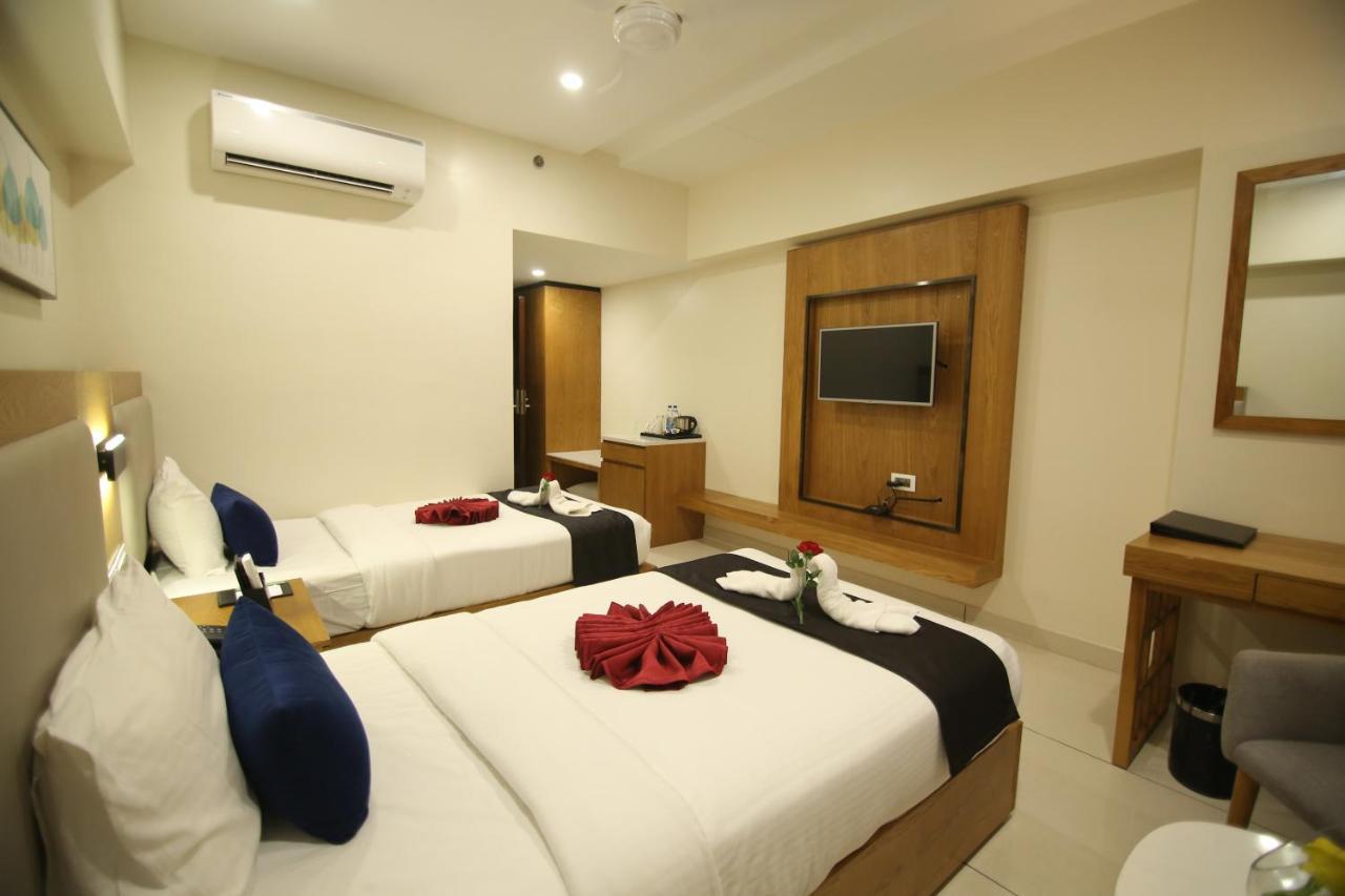 Sri Sri Sri Hotel Khammam Εξωτερικό φωτογραφία