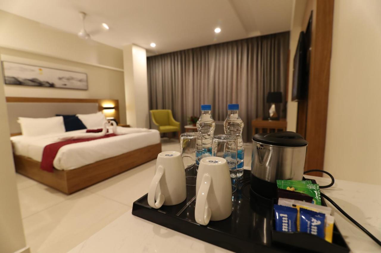 Sri Sri Sri Hotel Khammam Εξωτερικό φωτογραφία
