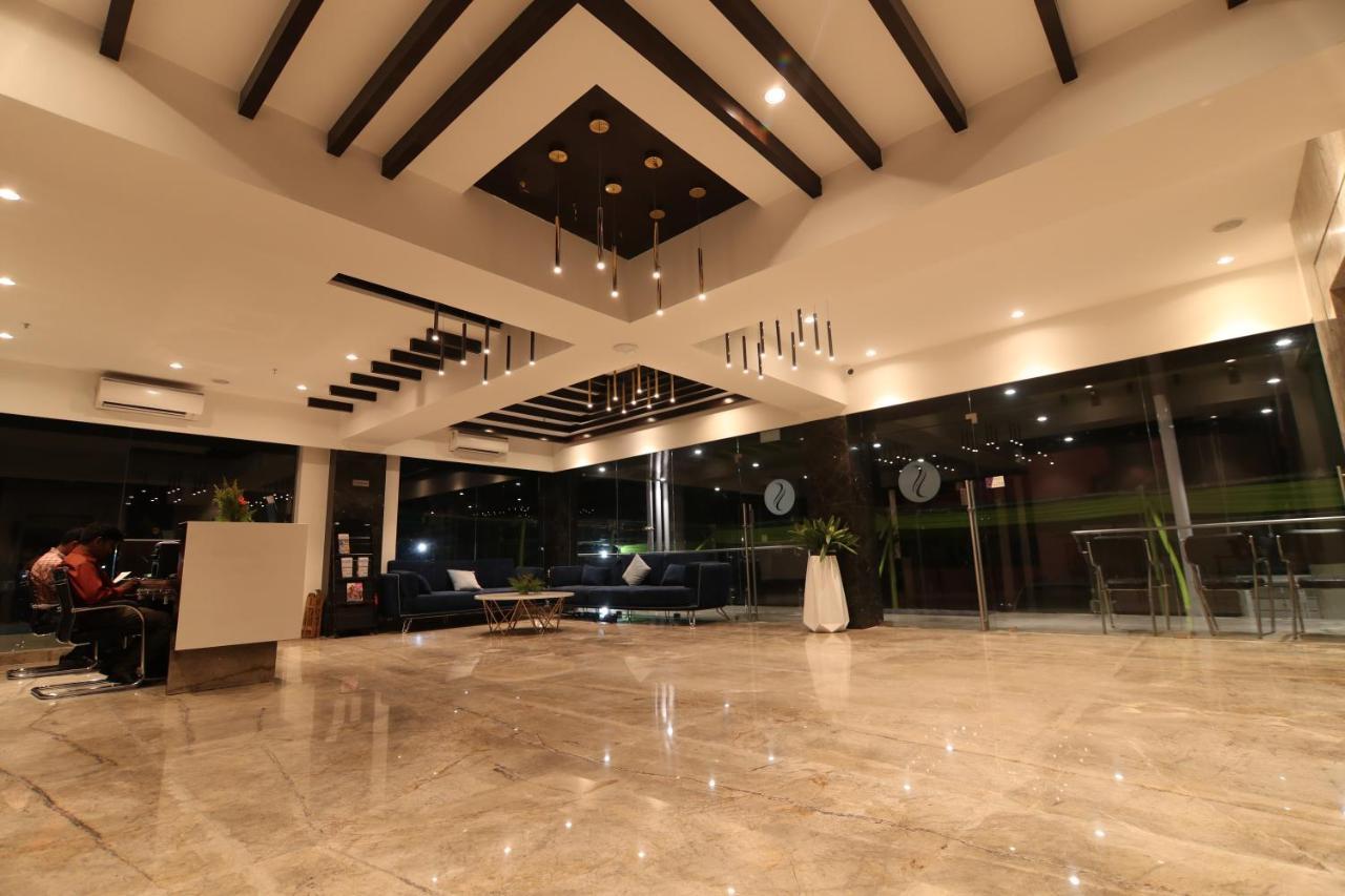 Sri Sri Sri Hotel Khammam Εξωτερικό φωτογραφία