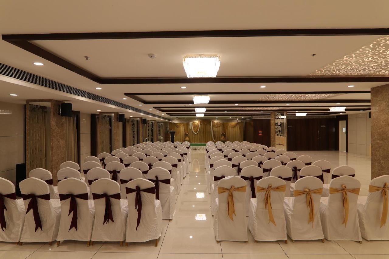 Sri Sri Sri Hotel Khammam Εξωτερικό φωτογραφία