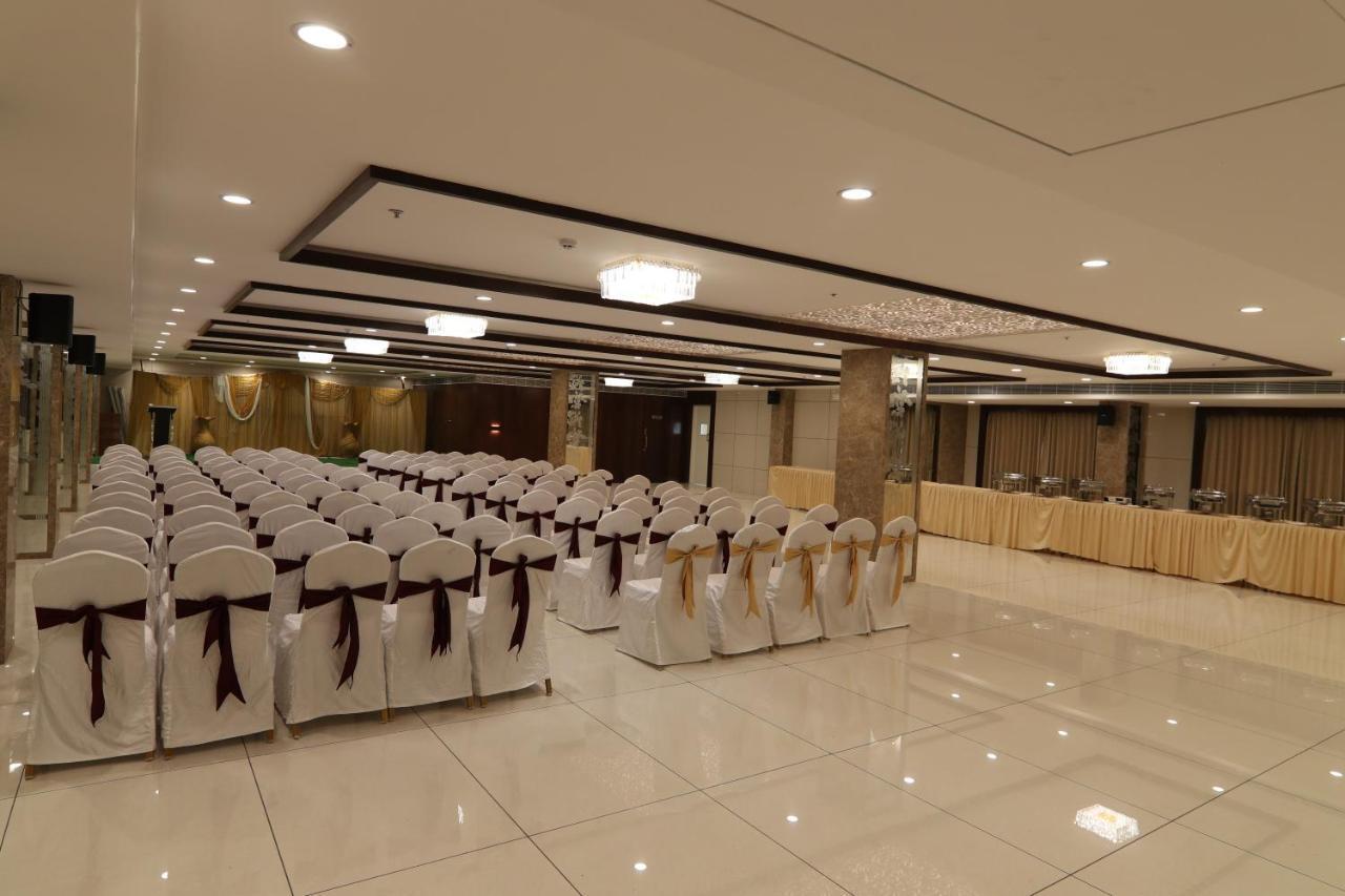 Sri Sri Sri Hotel Khammam Εξωτερικό φωτογραφία