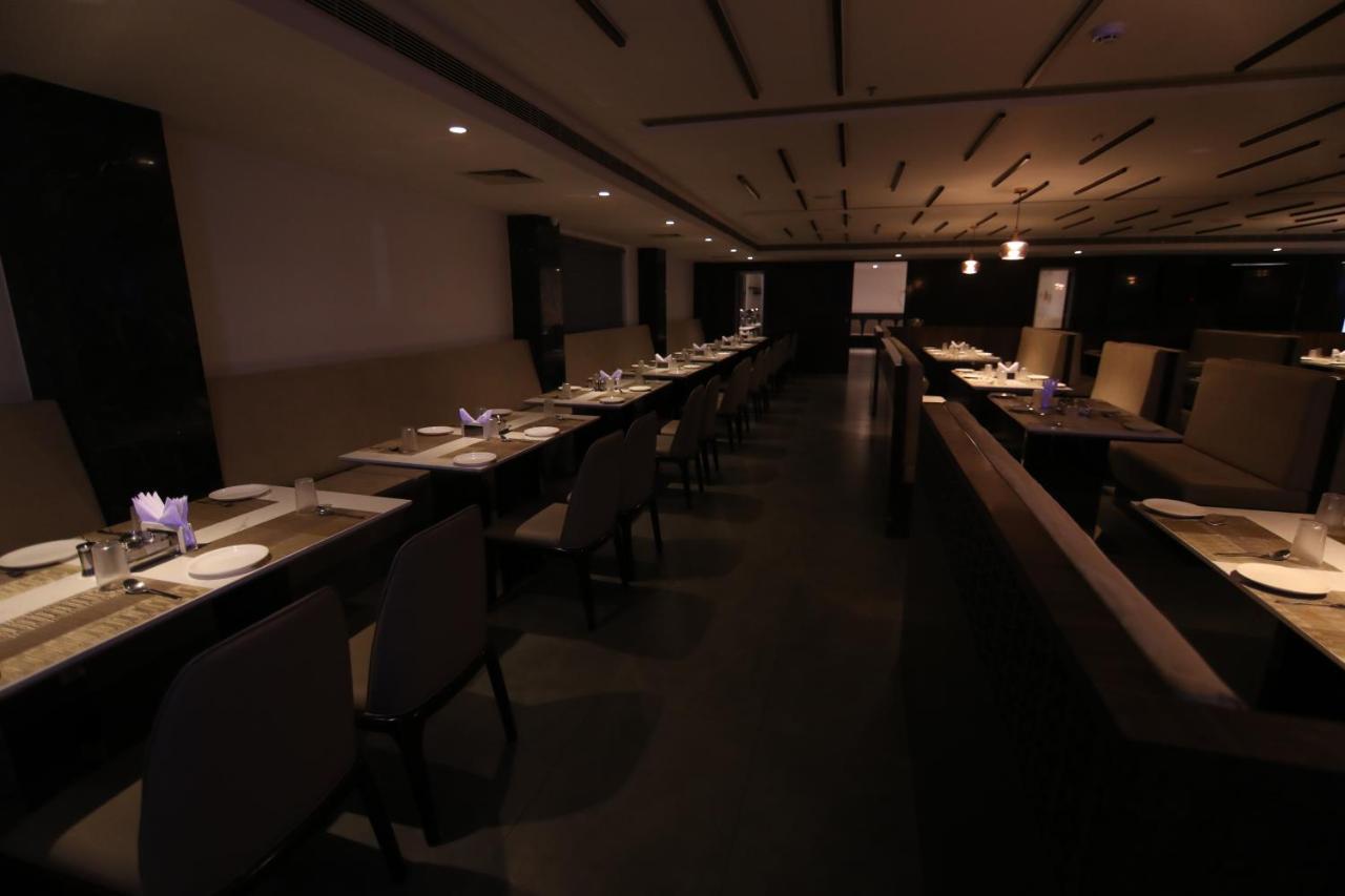 Sri Sri Sri Hotel Khammam Εξωτερικό φωτογραφία