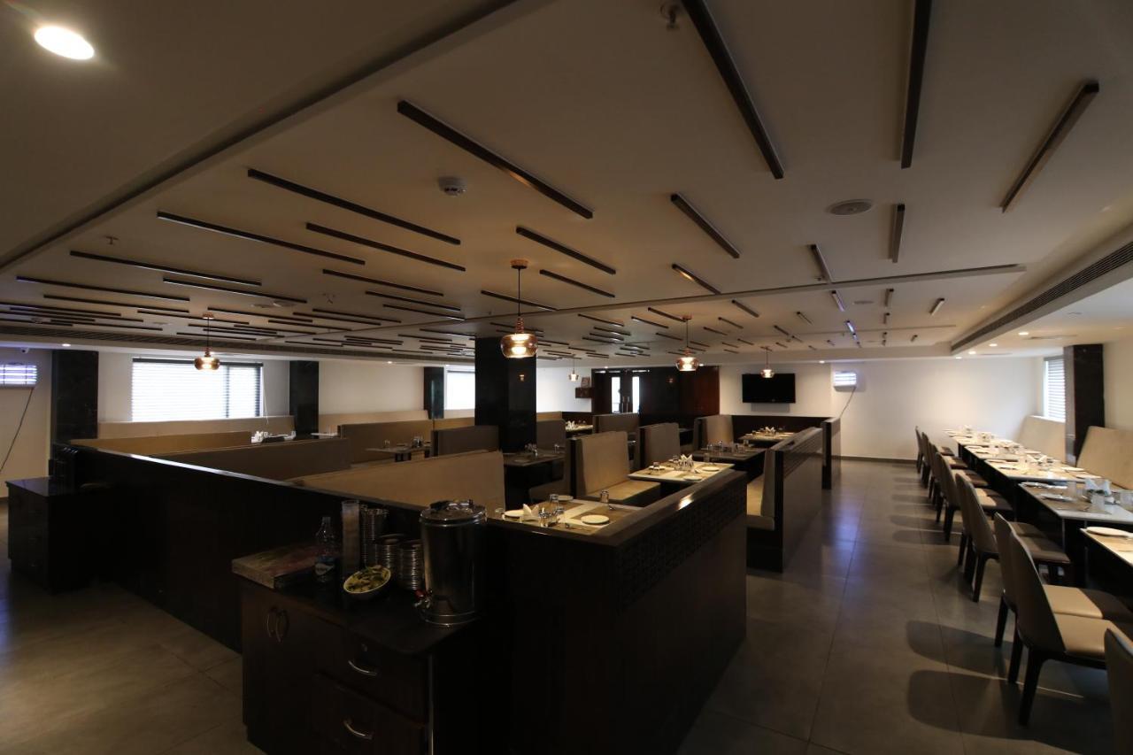Sri Sri Sri Hotel Khammam Εξωτερικό φωτογραφία