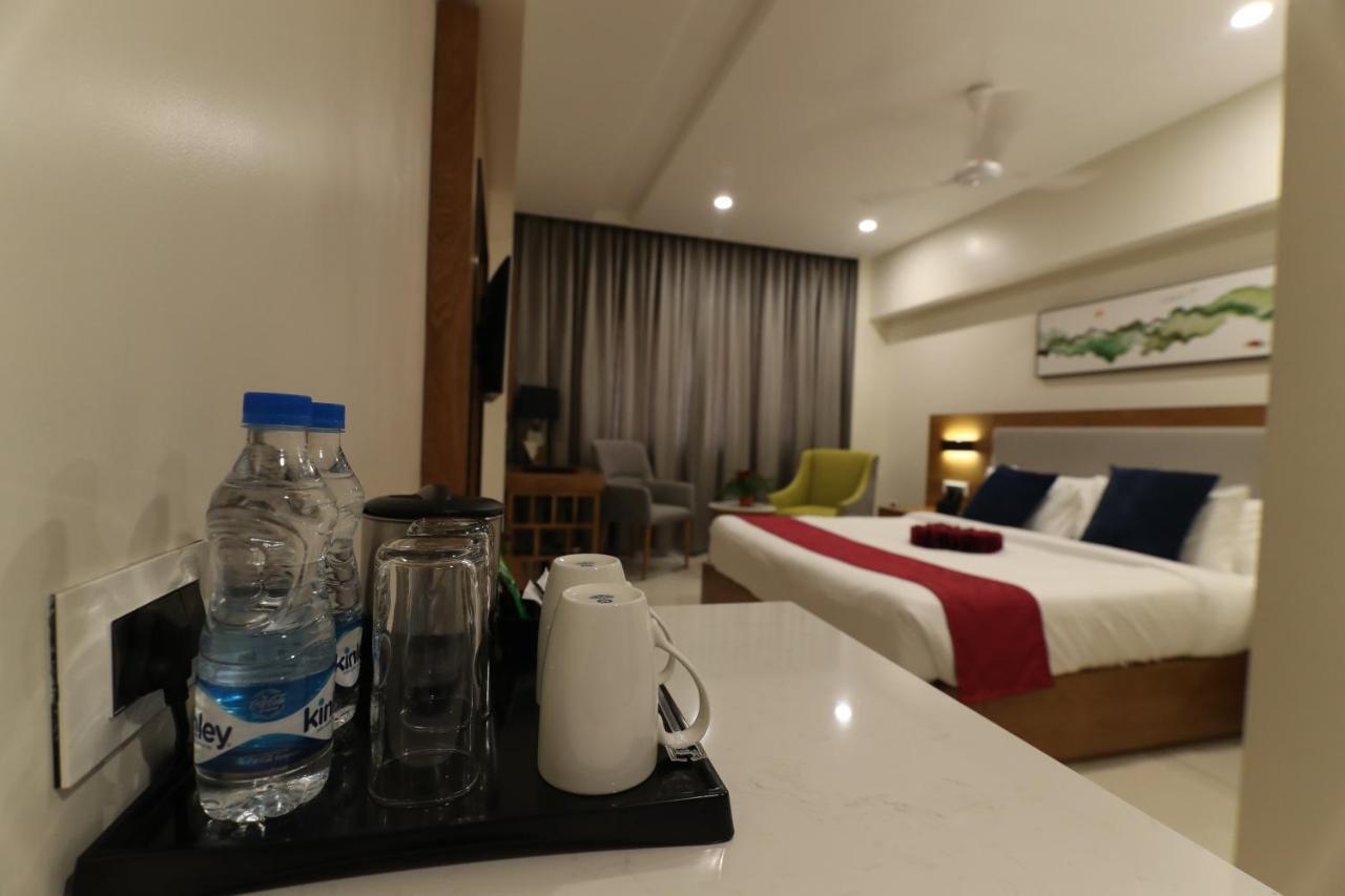 Sri Sri Sri Hotel Khammam Εξωτερικό φωτογραφία