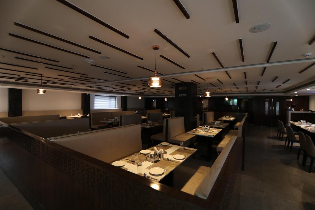 Sri Sri Sri Hotel Khammam Εξωτερικό φωτογραφία