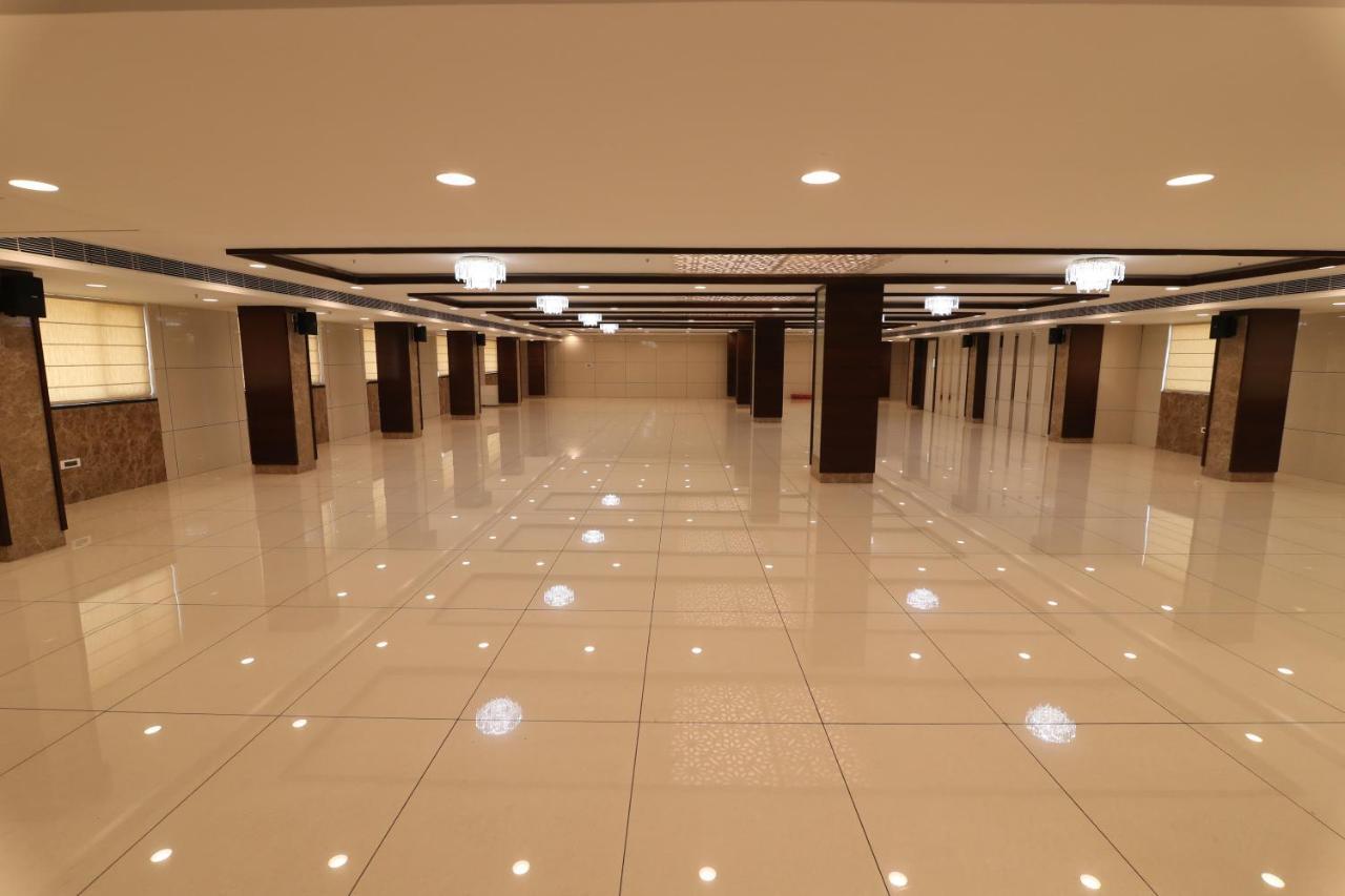 Sri Sri Sri Hotel Khammam Εξωτερικό φωτογραφία