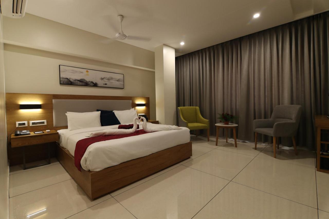 Sri Sri Sri Hotel Khammam Εξωτερικό φωτογραφία