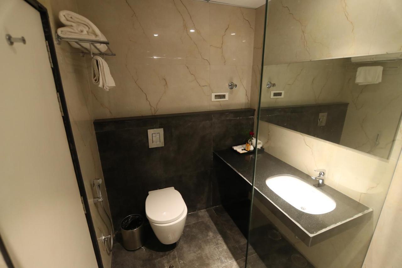 Sri Sri Sri Hotel Khammam Εξωτερικό φωτογραφία