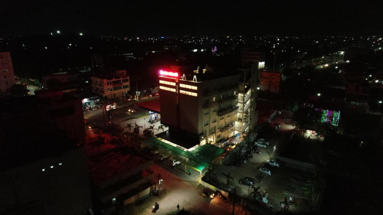 Sri Sri Sri Hotel Khammam Εξωτερικό φωτογραφία
